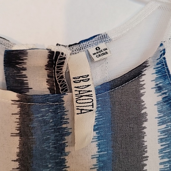 Bb Dakota Sleeveless Back Zipper Blouse Top Size 0 - Picture 7 of 10